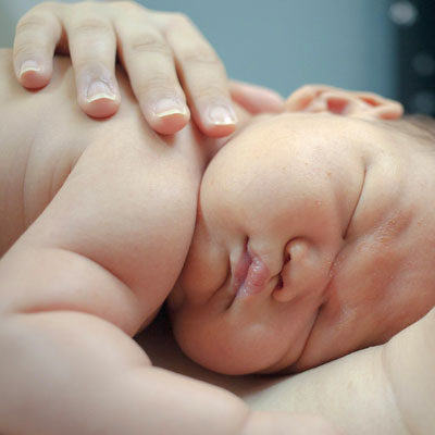 baby-mit-mutter_400x400